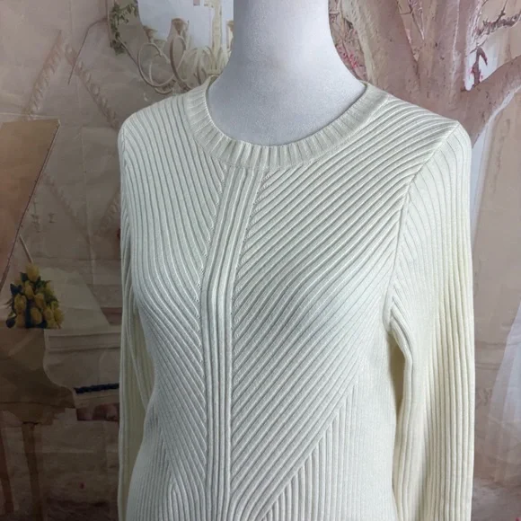 NEW Elie Tahari Cream Ribbed Long Sleeve Dress in Winter White - Picture 6 of 11